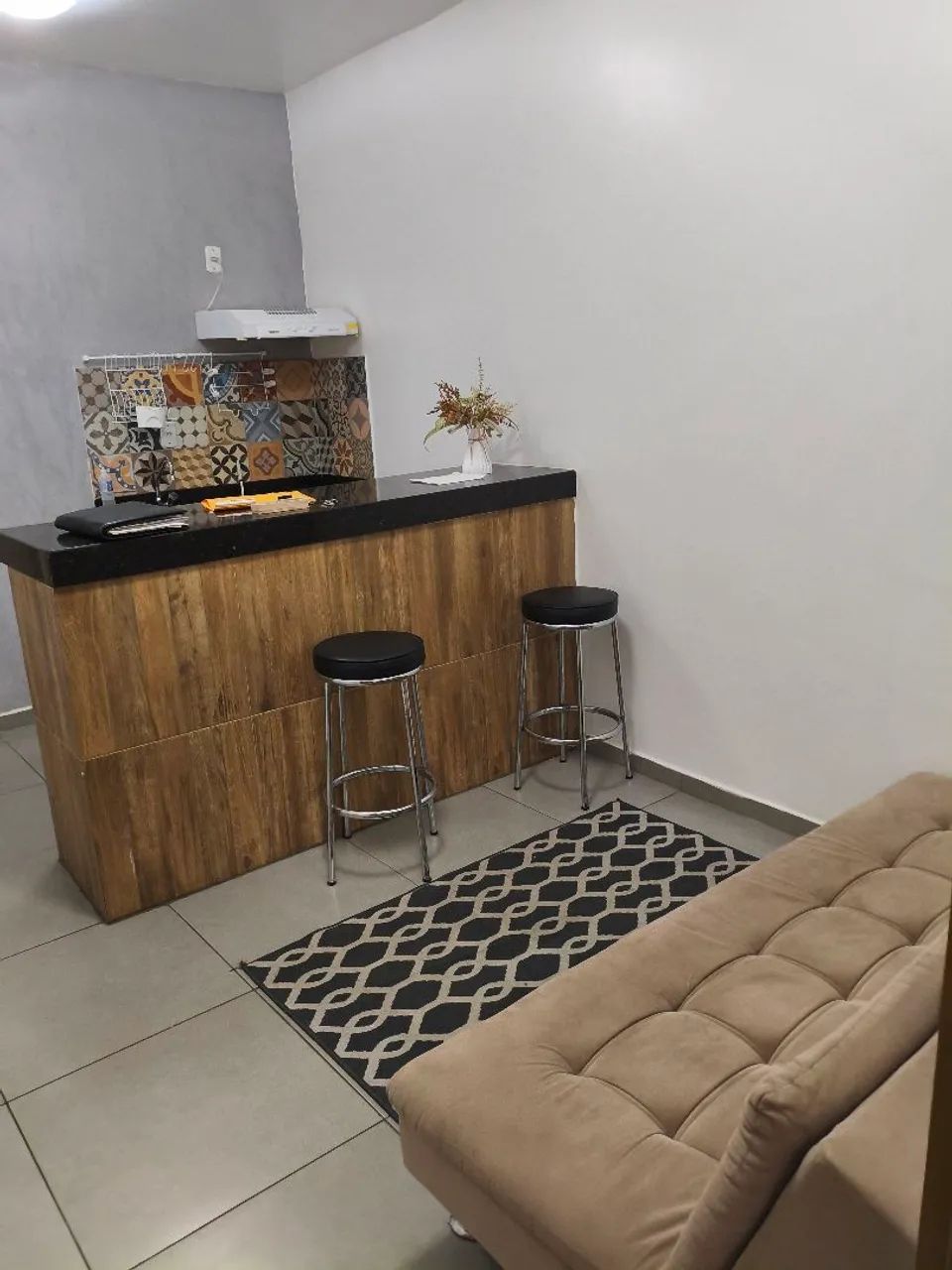 Aluga no Umarizal, kitnet semimobiliado com garagem