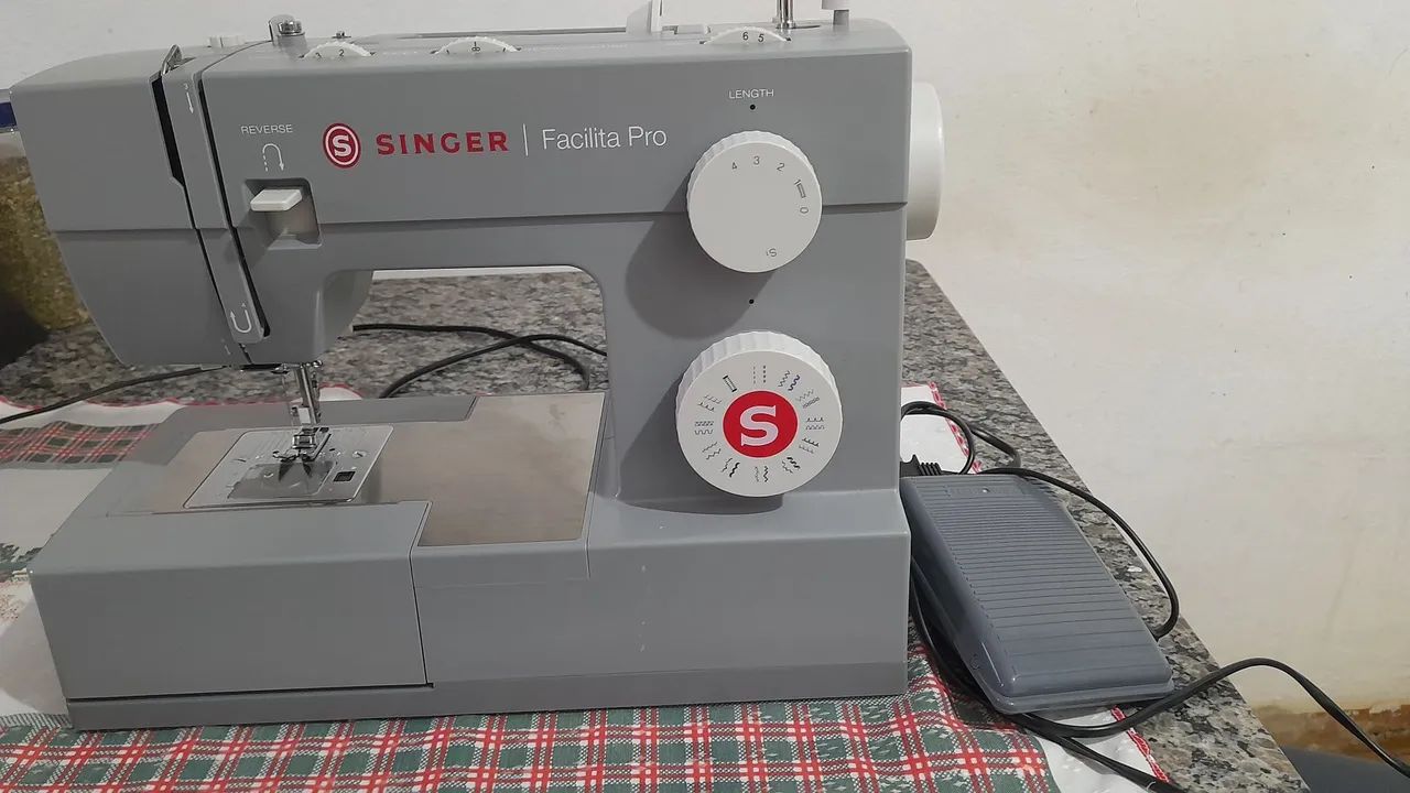 Máquina de costura Singer. 
