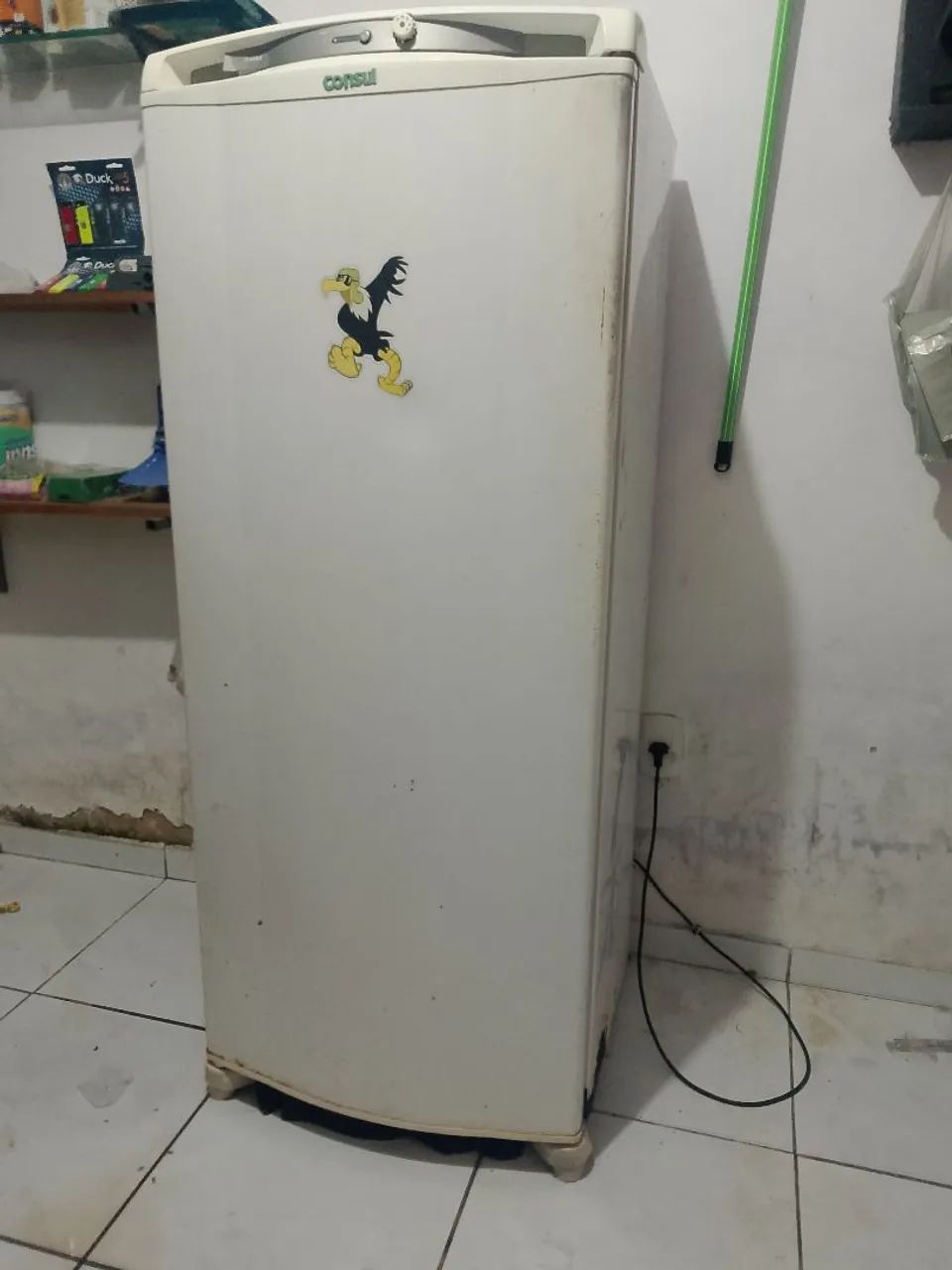 Freezer vertical em perfeito estado 