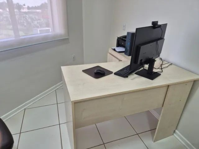 Mesa para escritório de madeira feita sob medida