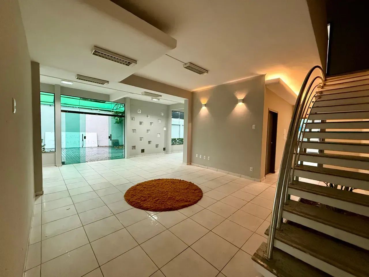 PRÉDIO COMERCIAL NO CENTRO | IDEAL PARA CLÍNICAS, EMPRESAS E INSTITUIÇÕES