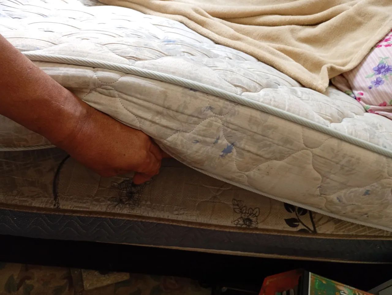 Cama box solteiro com colchão!