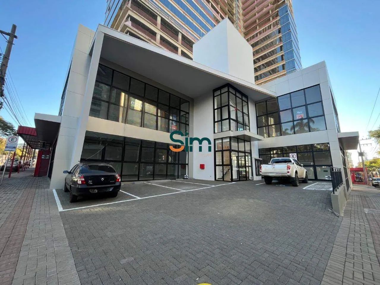 Sala comercial de frente no Centro de Chapecó (200m²)  2 banheiros