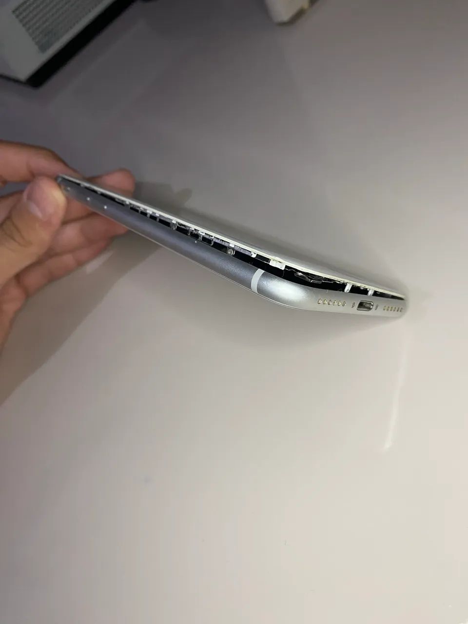 iphone bateria estufada, tela levantou - Foto 2