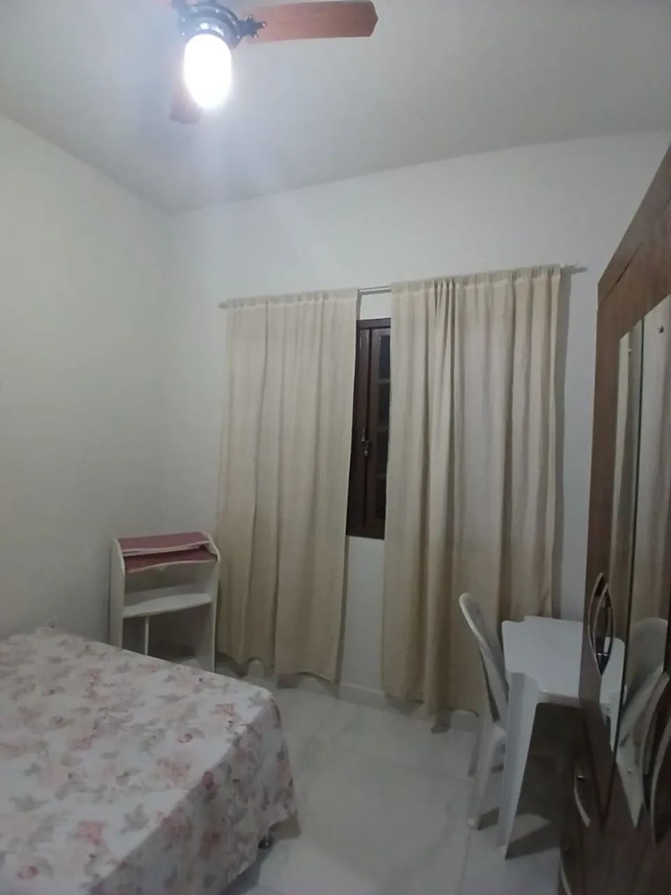 Alugo quarto mobiliado individual 