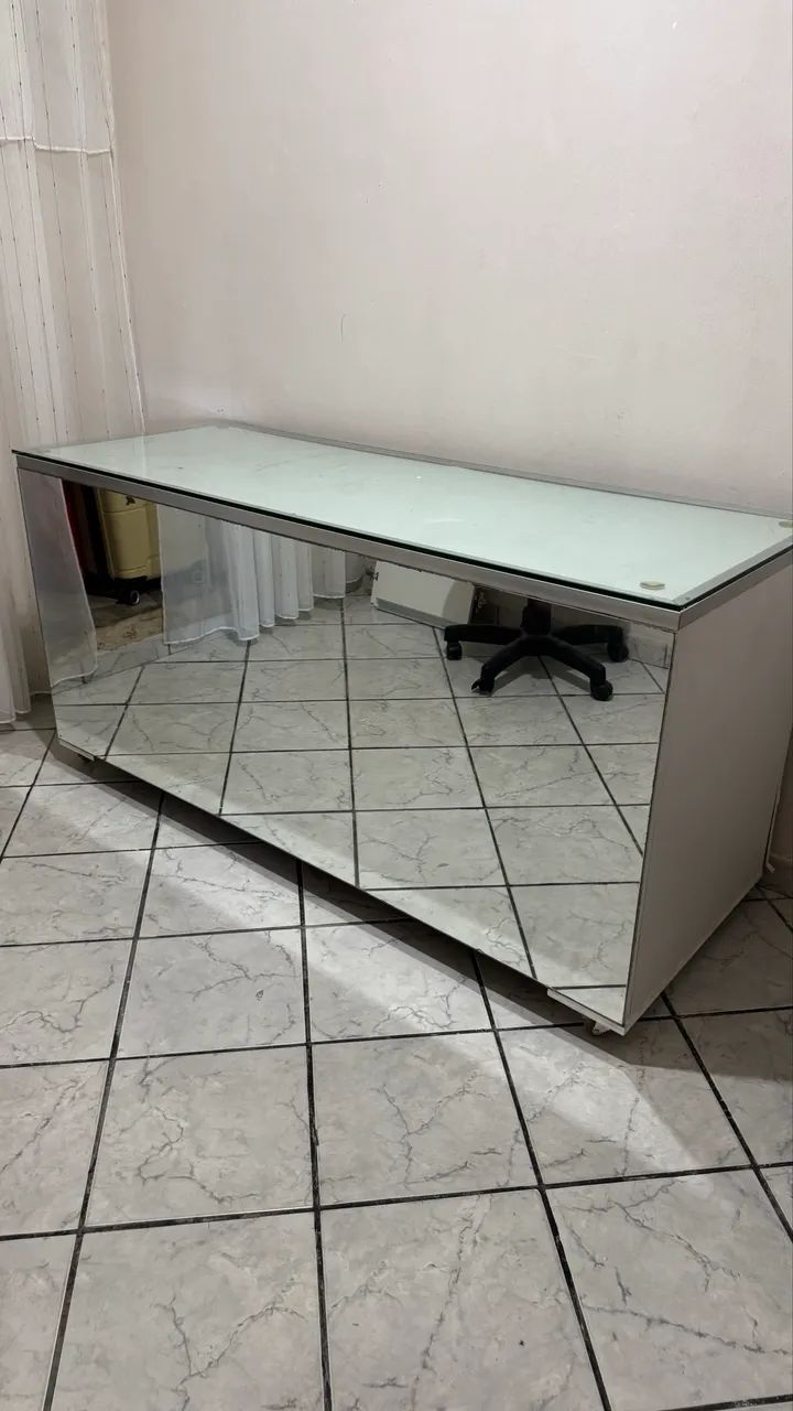Aparador de MDF espelhado
