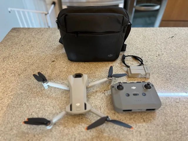 Drone DJI Mini 3, com bolsa