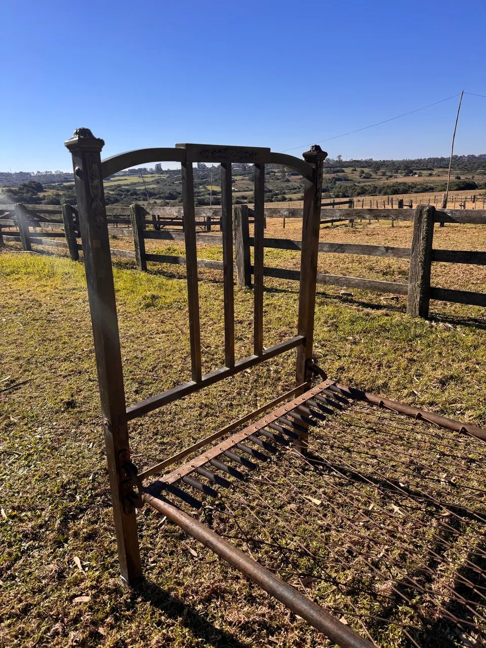 Cama Antiga em Bronze de Solteiro  - Foto 3