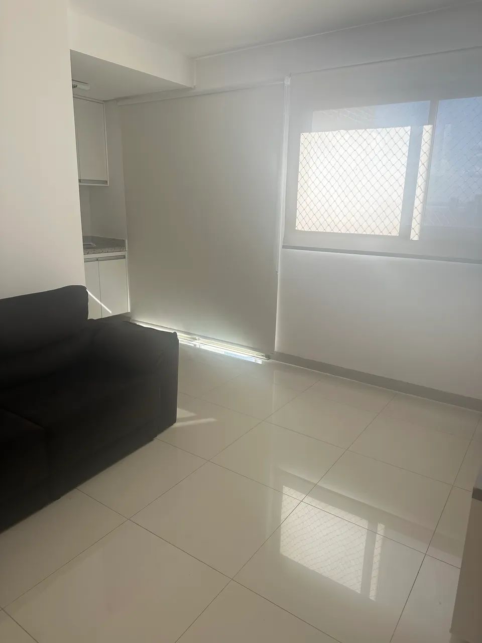 1apto com sacada todo mobiliado ,ar condicionado na sala e quarto