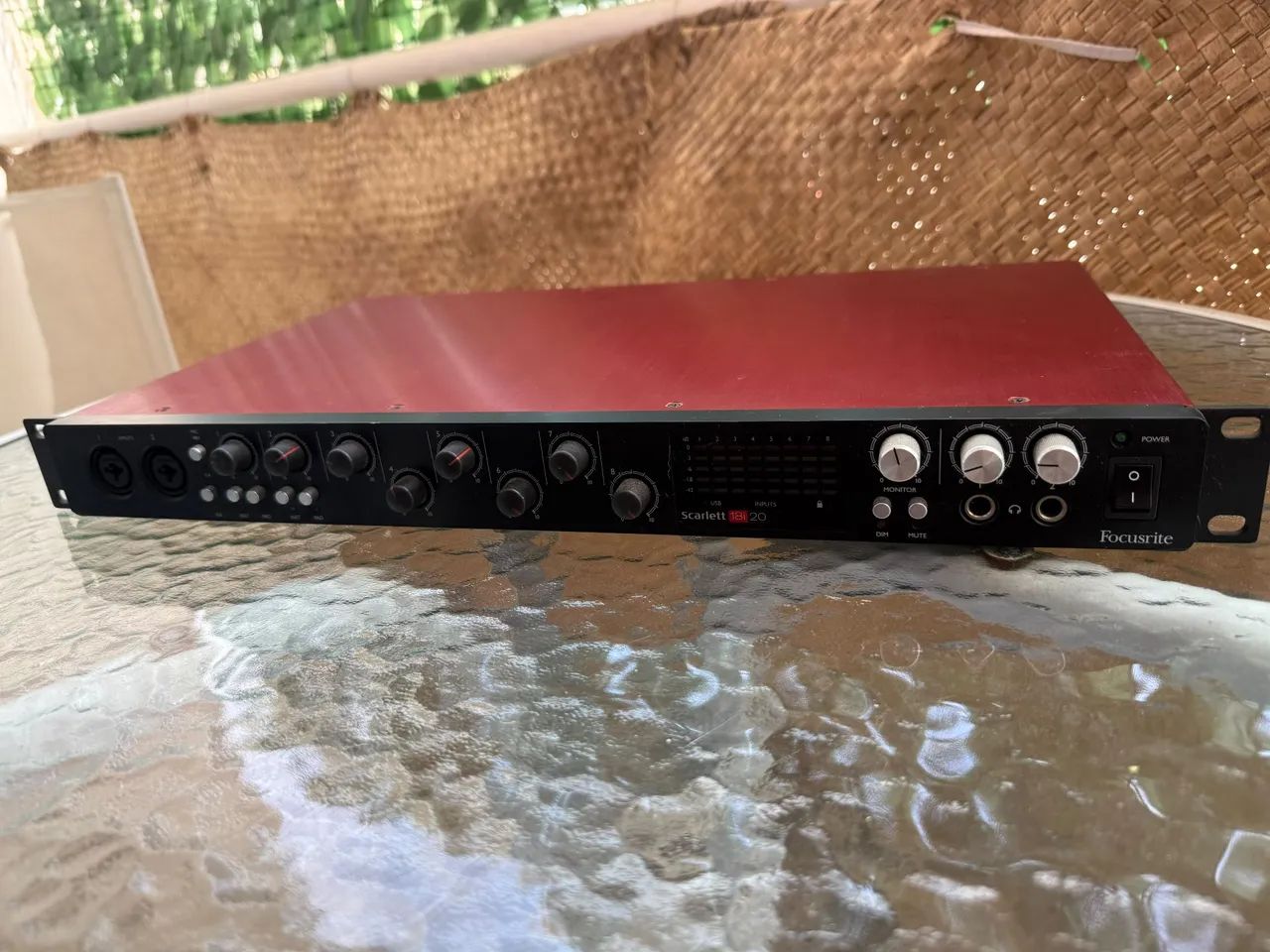 Interface Focusrite Scarlett 18i20 2ª Geração, 8 pré-amps, impecável - Foto 3