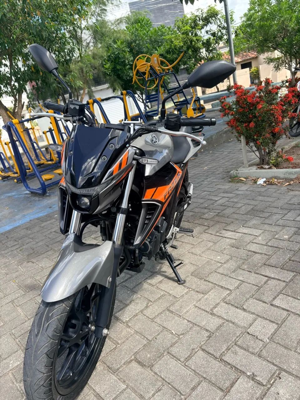 FZ25 Connected - Foto 2