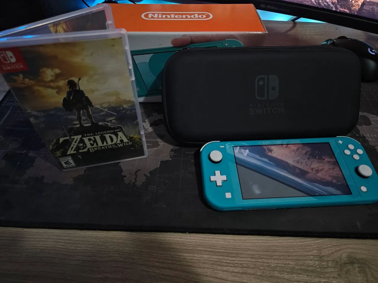 Nintendo Switch Lite Seminovo + Case + The Legend of Zelda Breath