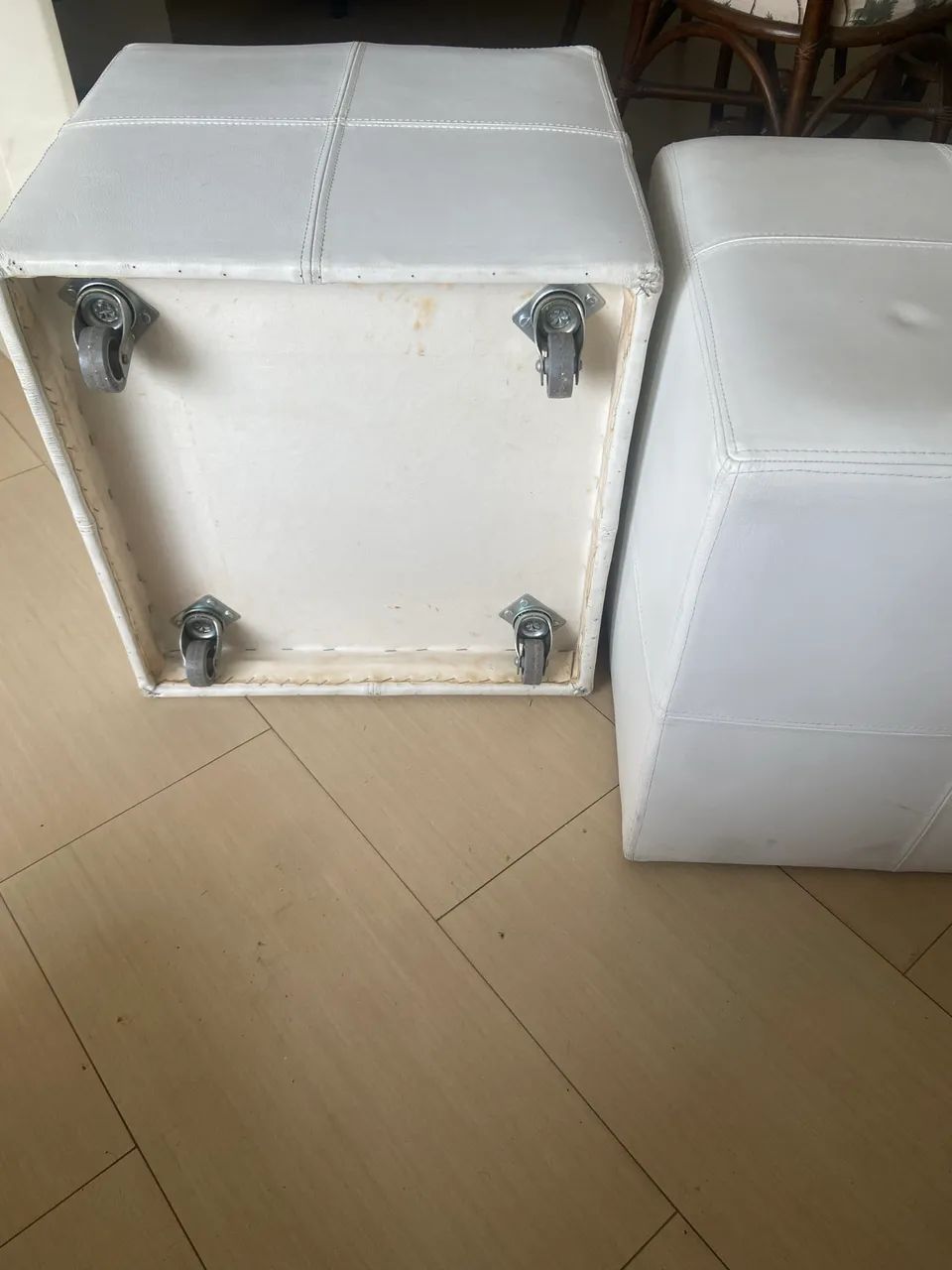 Banquetas de couro com rodízio  - Foto 3