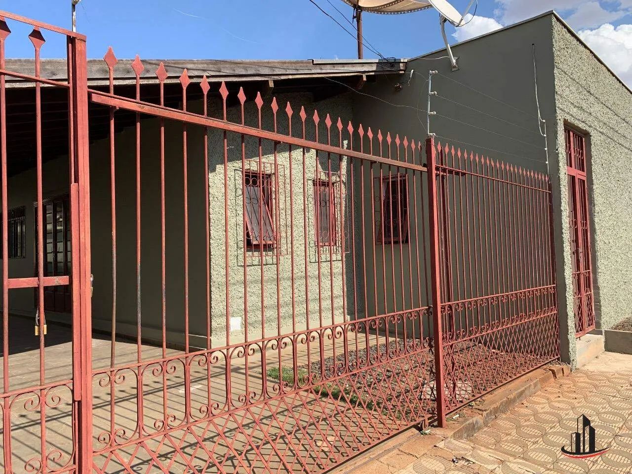 Casa com 4 quartos sendo uma suíte, garagem para 3 carros, próximo a faculdade Uniube - Foto 2