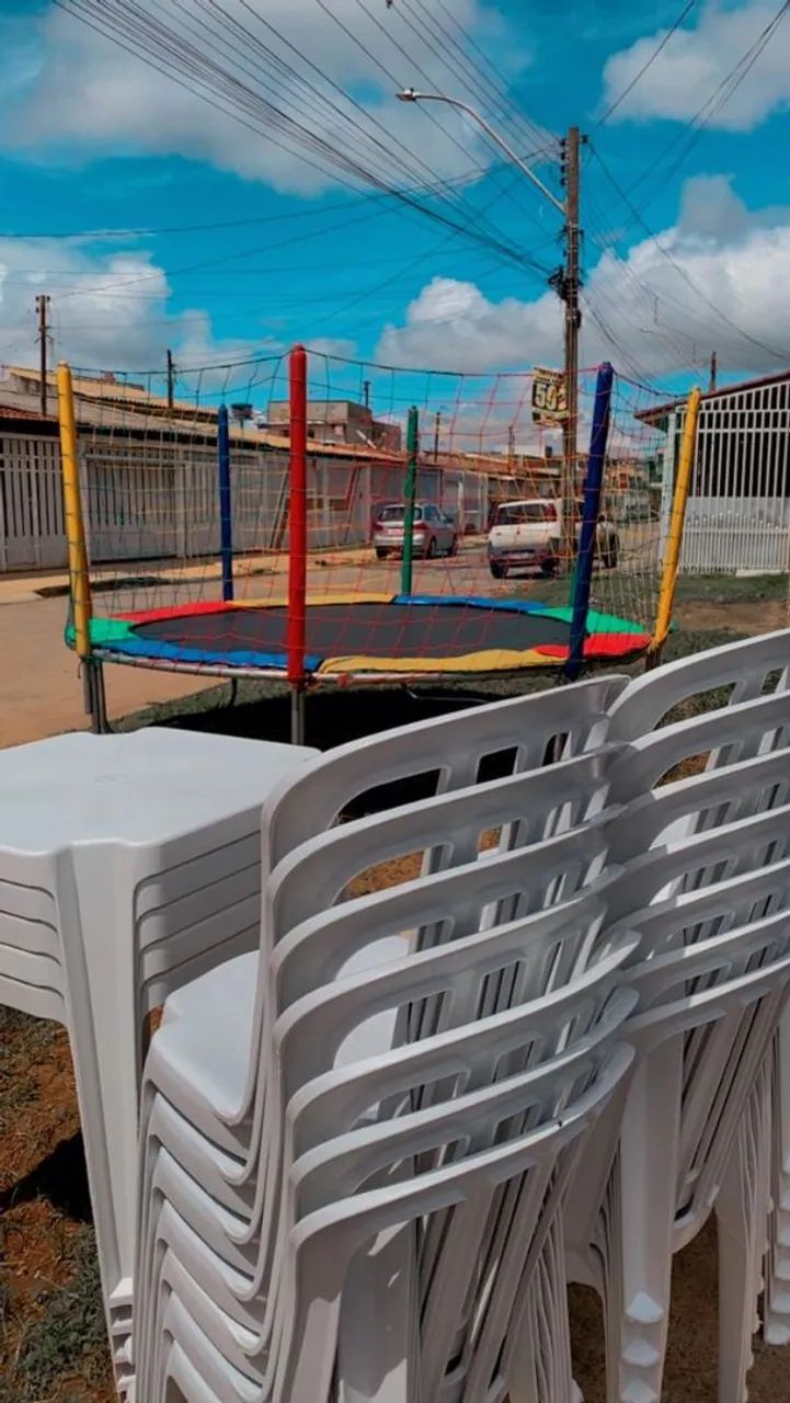 Aluga-se pula pula e jogos de mesas e cadeiras  - Foto 3