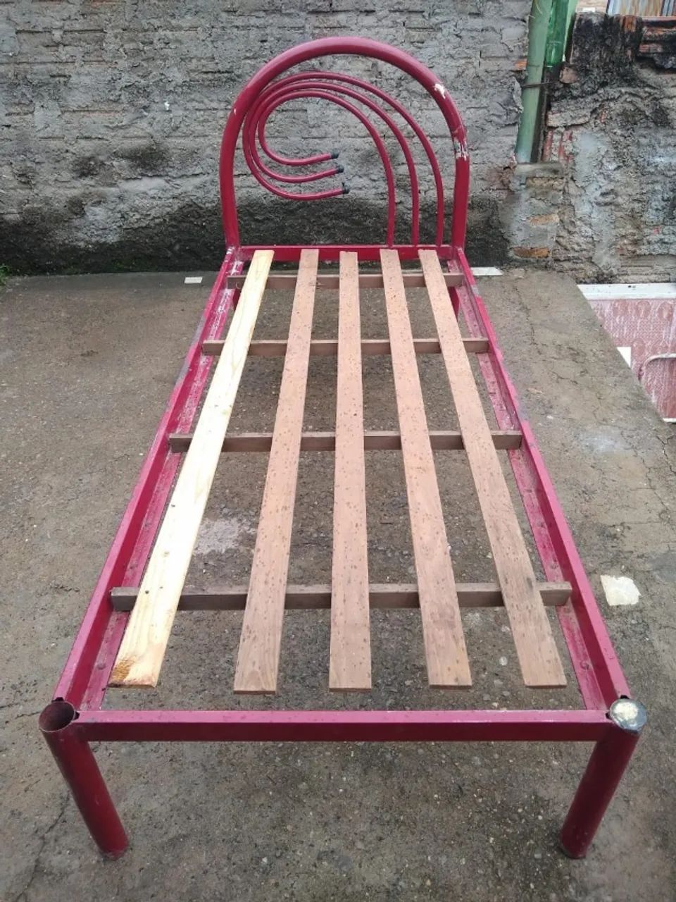 Cama de solteiro de ferro