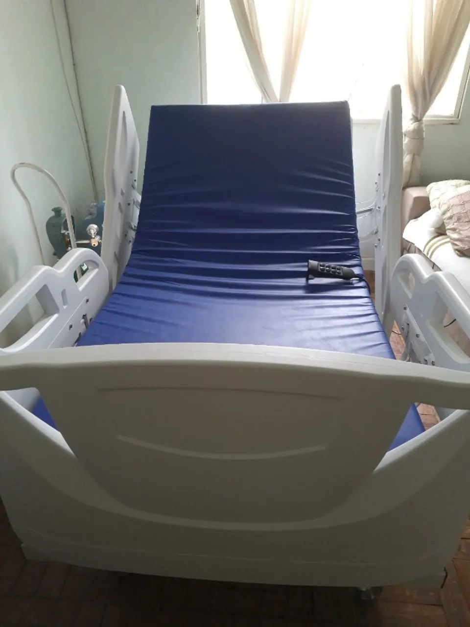 Cama hospitalar motorizada - 4 grades em PVC / Colchão hospitalar D33 - Foto 2