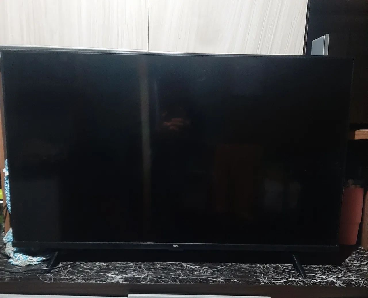 TV tcl 43 polegadas para retirada de peças (tela com linhas)