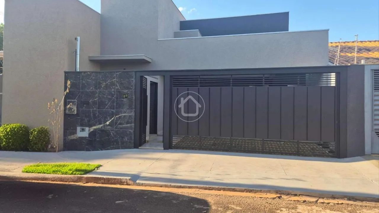 CASA COM 3 DORMITORIOS NO SIRIO LIBANES