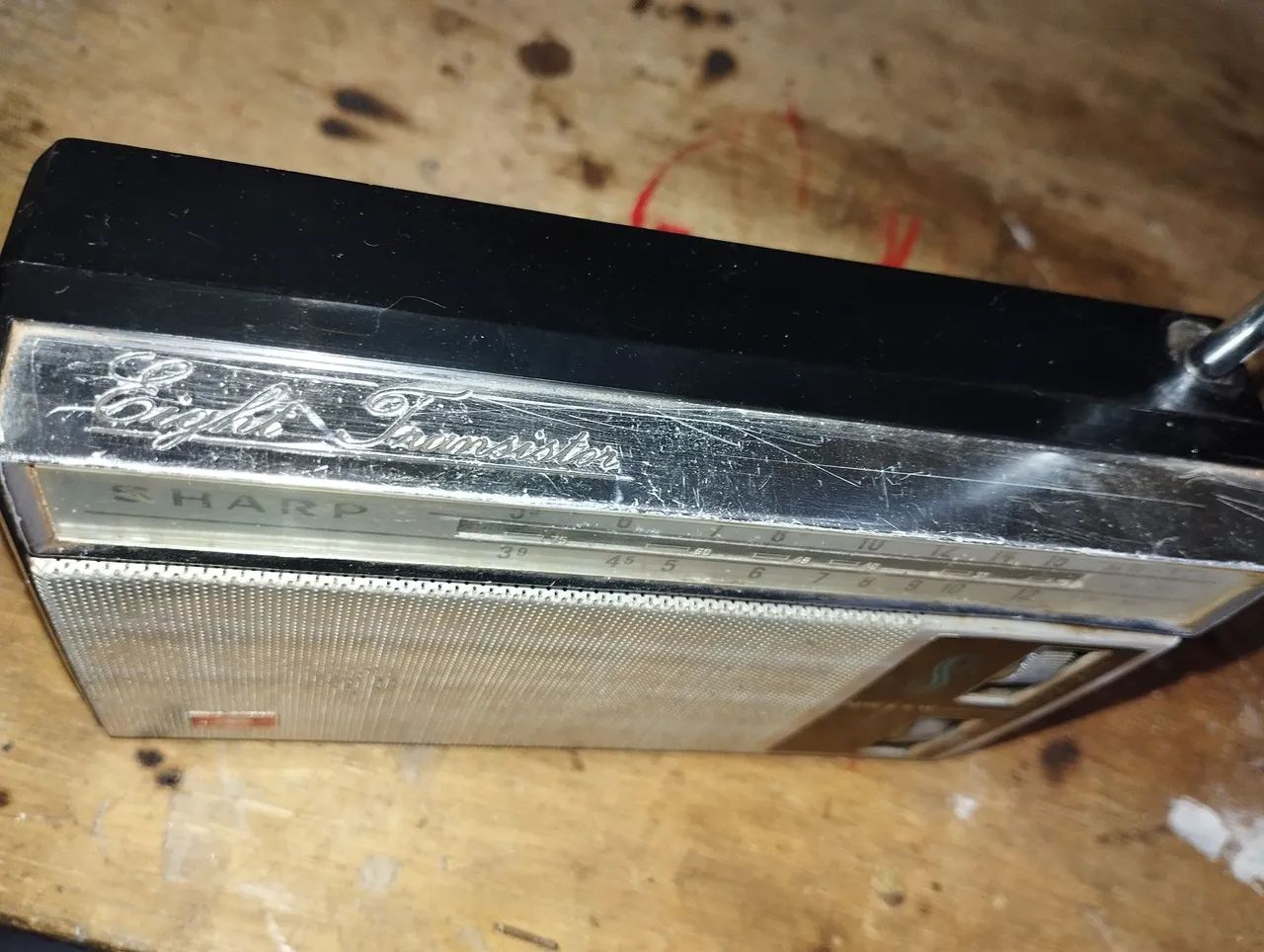 Rádio antigo de mão Sharp AM, funcionando. - Foto 4