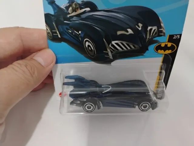 Hot Wheels Batmóvel Batman & Robin cor azul - Foto 4