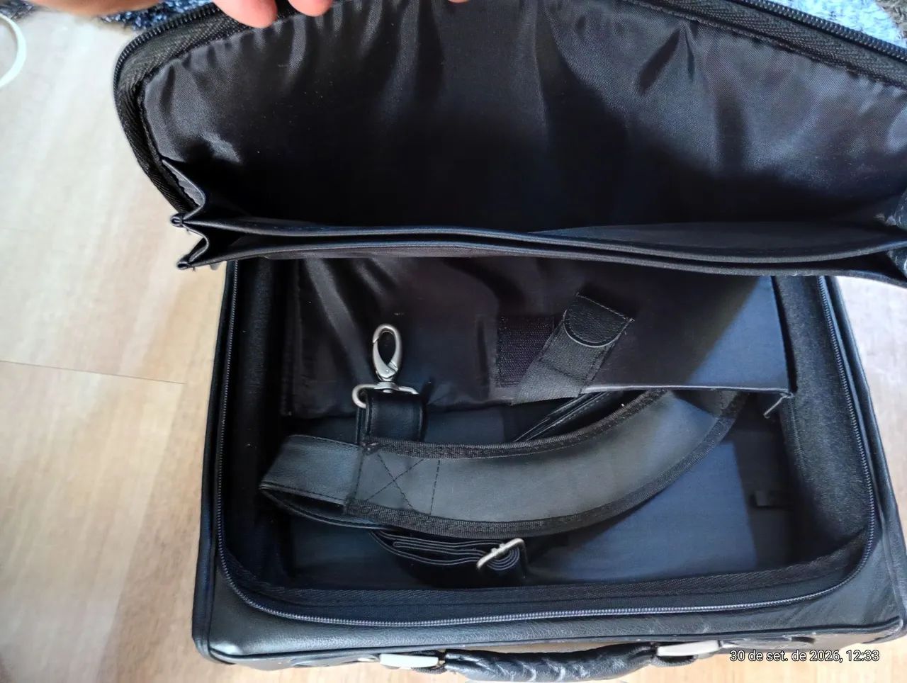 Maleta (pasta) para laptop e documentos, marca DELL em couro. Nunca usada