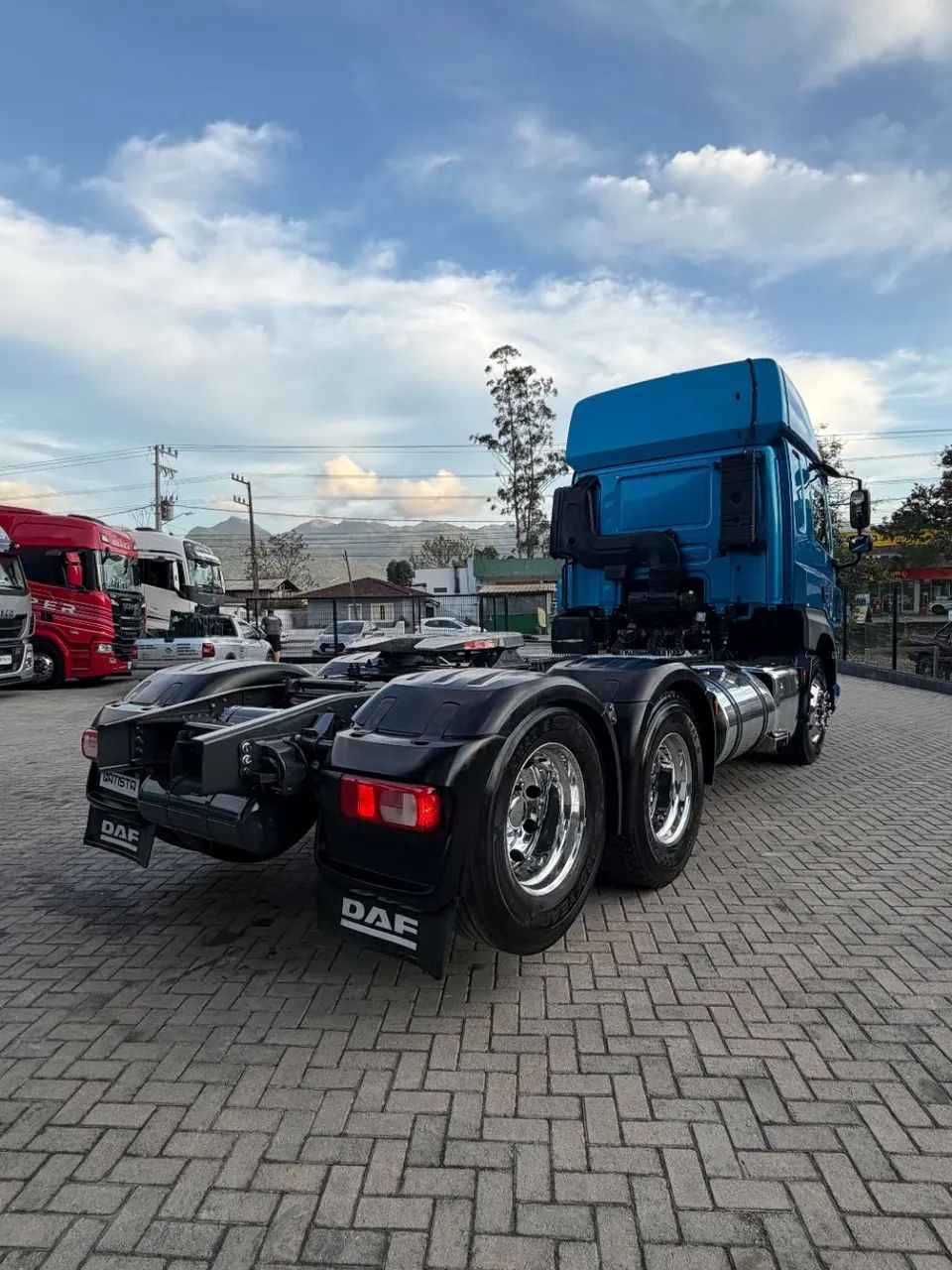 CF FTS 430 6x2 Space Cab (Diesel)(E6) - Foto 4
