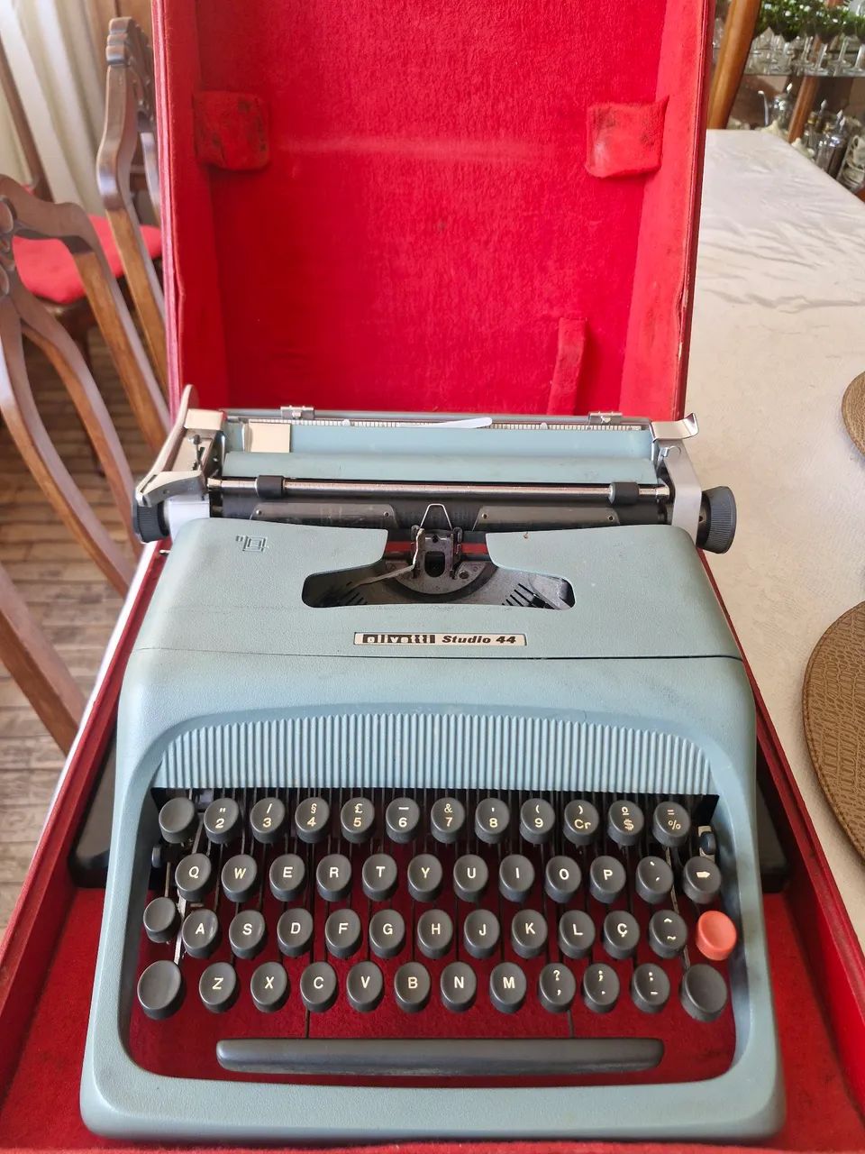 Máquina de escrever OLIVETTI STUDIO 44
