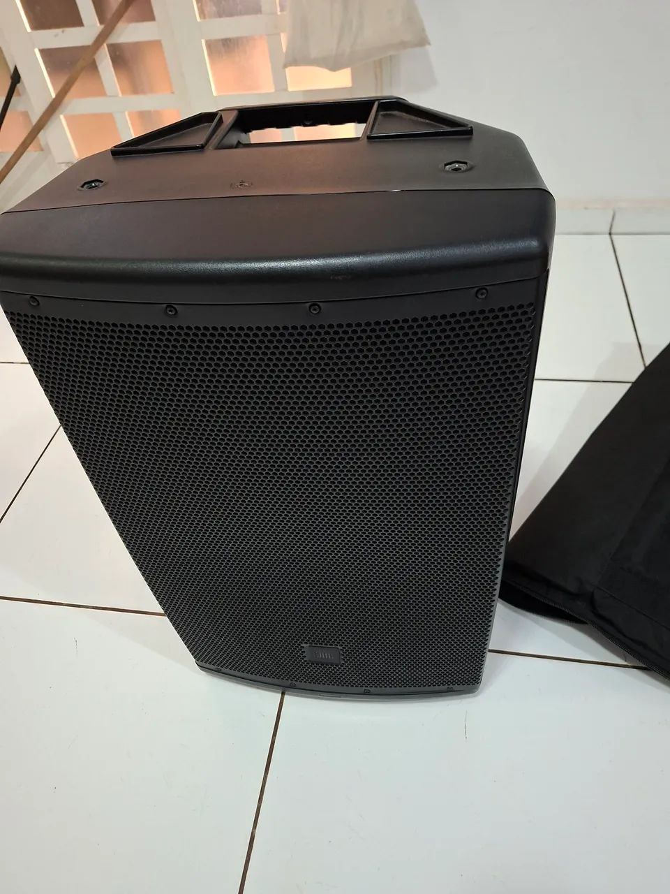CAIXA ATIVA JBL EON 615 