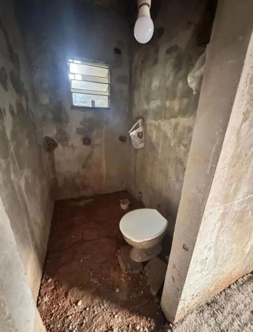 Casa inacabada com laje e piso grosso. - Foto 4