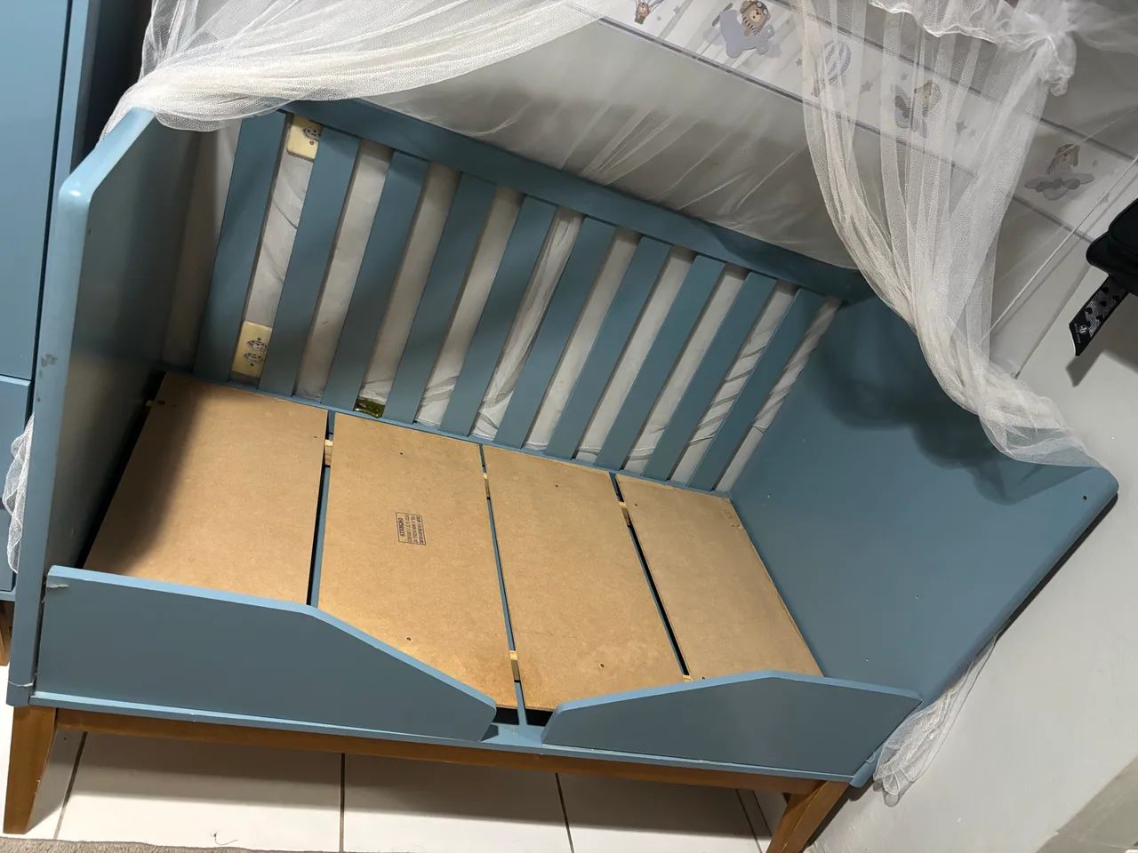 Vendo lindo berço americano azul - Foto 4