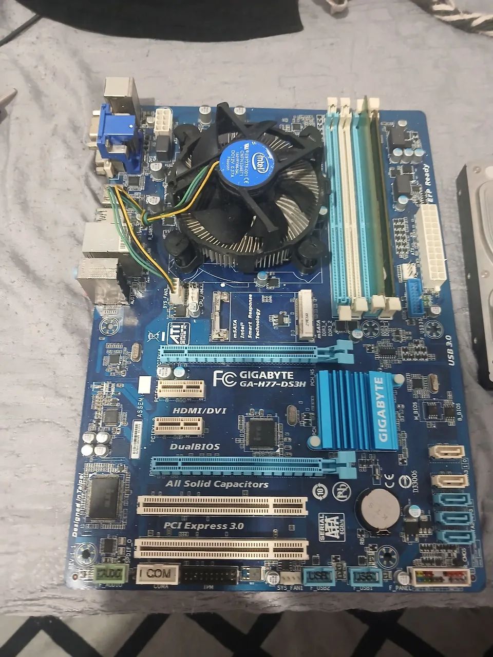 Gigabyte GA-H77-DS3H completa 