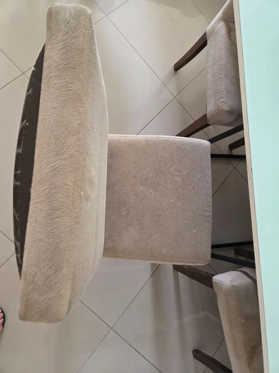 Mesa de jantar quadrada com 04 cadeiras - Foto 4