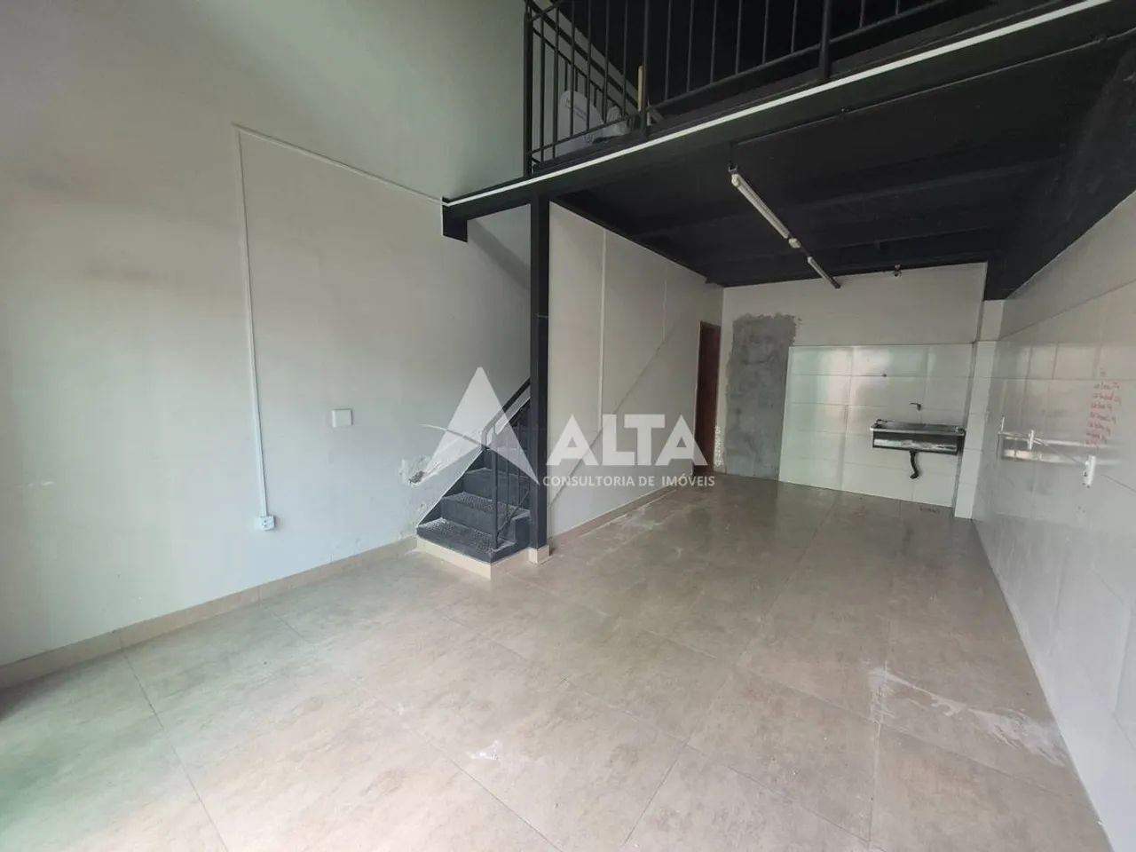 Alta Aluga - Loja com Pé Direito Duplo Térrea - Foto 3