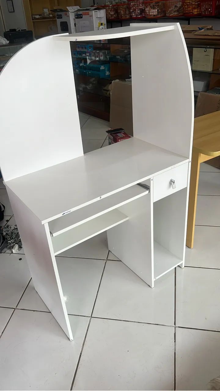 Mesa para PC com gaveta e suporte para teclado 