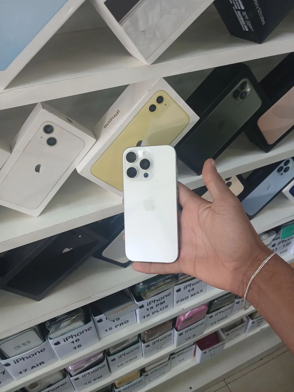 IPHONE 16 PRO 