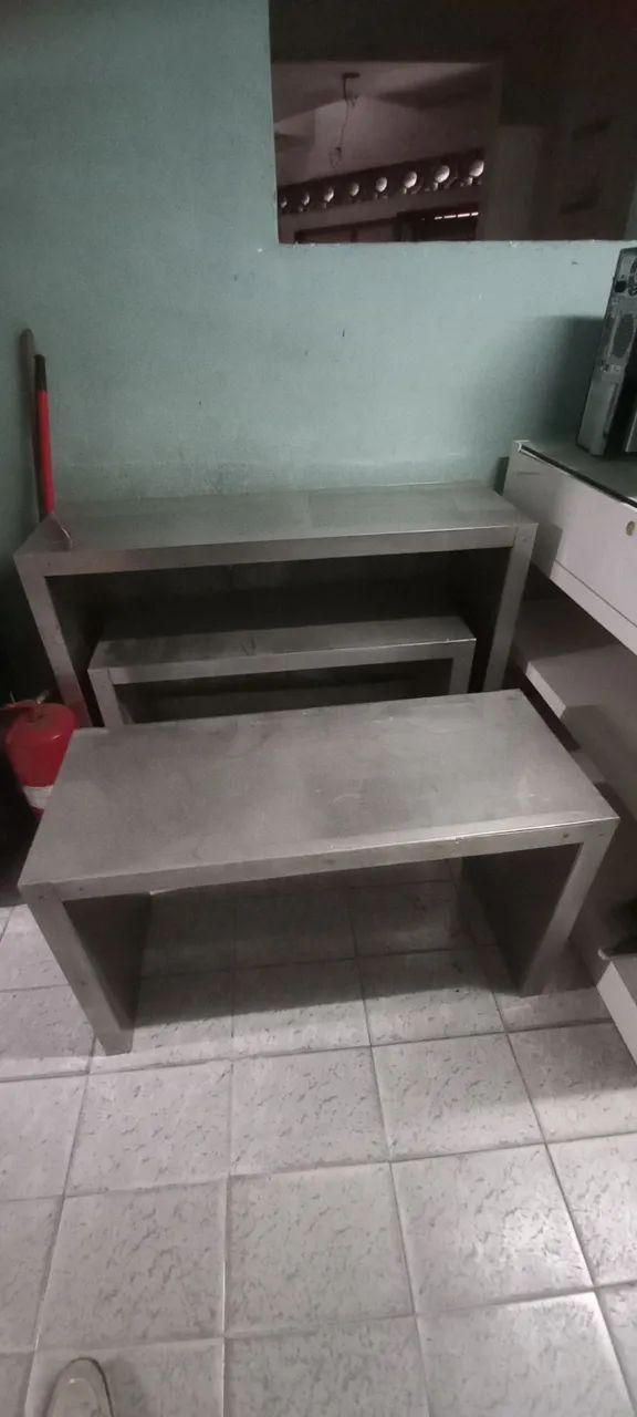 Balcão. Gaveteiro. Prateleiras