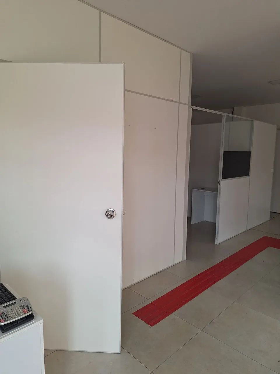 Divisórias com 2 portas.