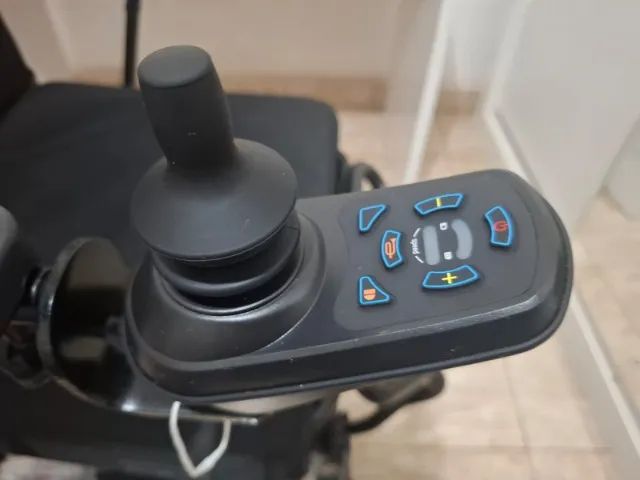 Cadeira de Rodas Motorizada - Foto 2