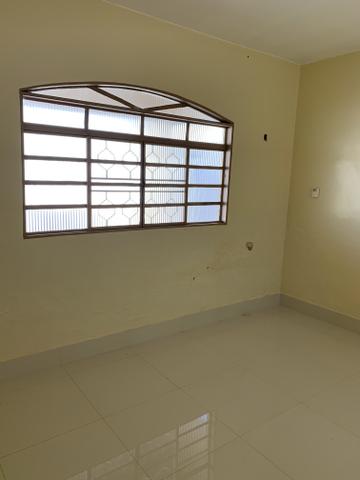 Ótima casa de 4 qts, suite, área de lazer completa em lote de 700 metros - Foto 3