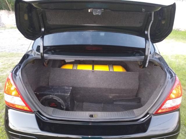 Nissan Tiida Sedan 2010/2011 - Foto 4