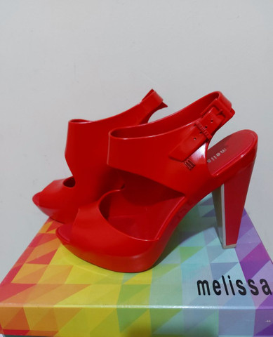 melissa de salto vermelha