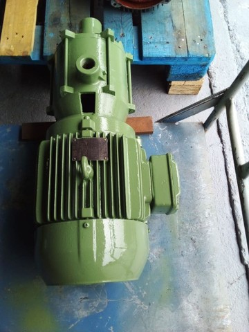 Bomba de água trifásico 10 cv .