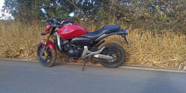 MOTO HONDA HORNET