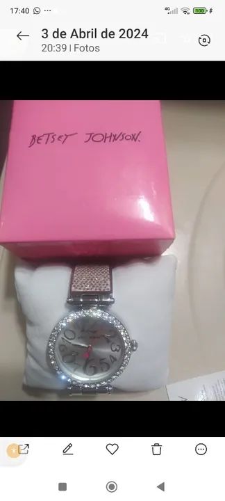 Relógio feminino Betsey Johnson