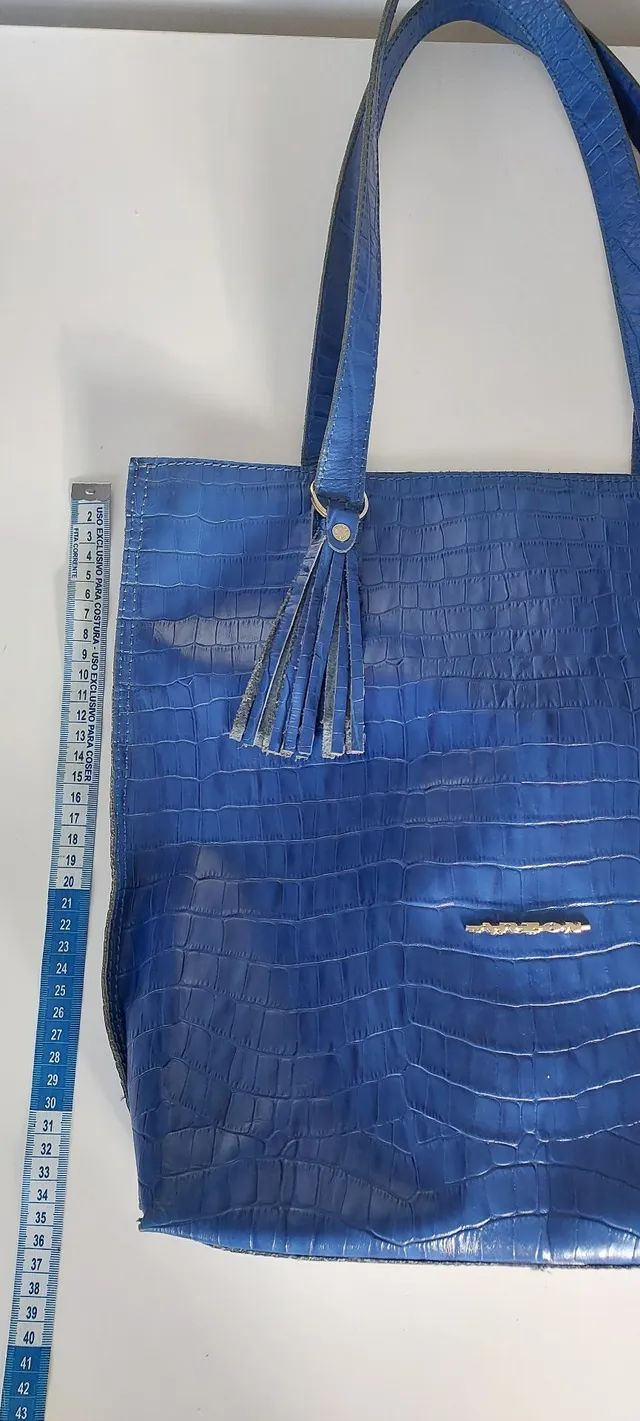 Bolsa de couro azul, marca Arzzon.