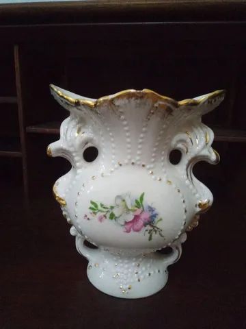 Ânfora antiga em porcelana