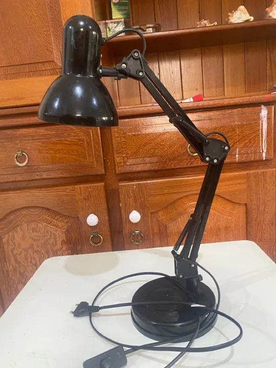 Luminária de Mesa Preta -TokStok- Flexível e Prática