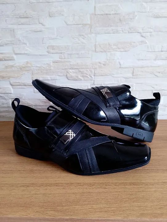 Sapato Social Masculino Calvest em Couro Verniz Preto com Costura