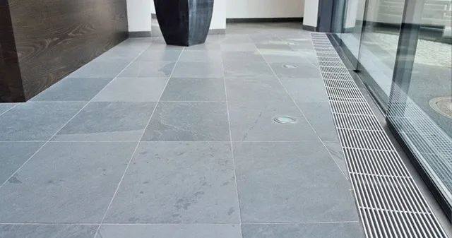 Piso de Pedra Ardósia Cinza Natural 40 x 40